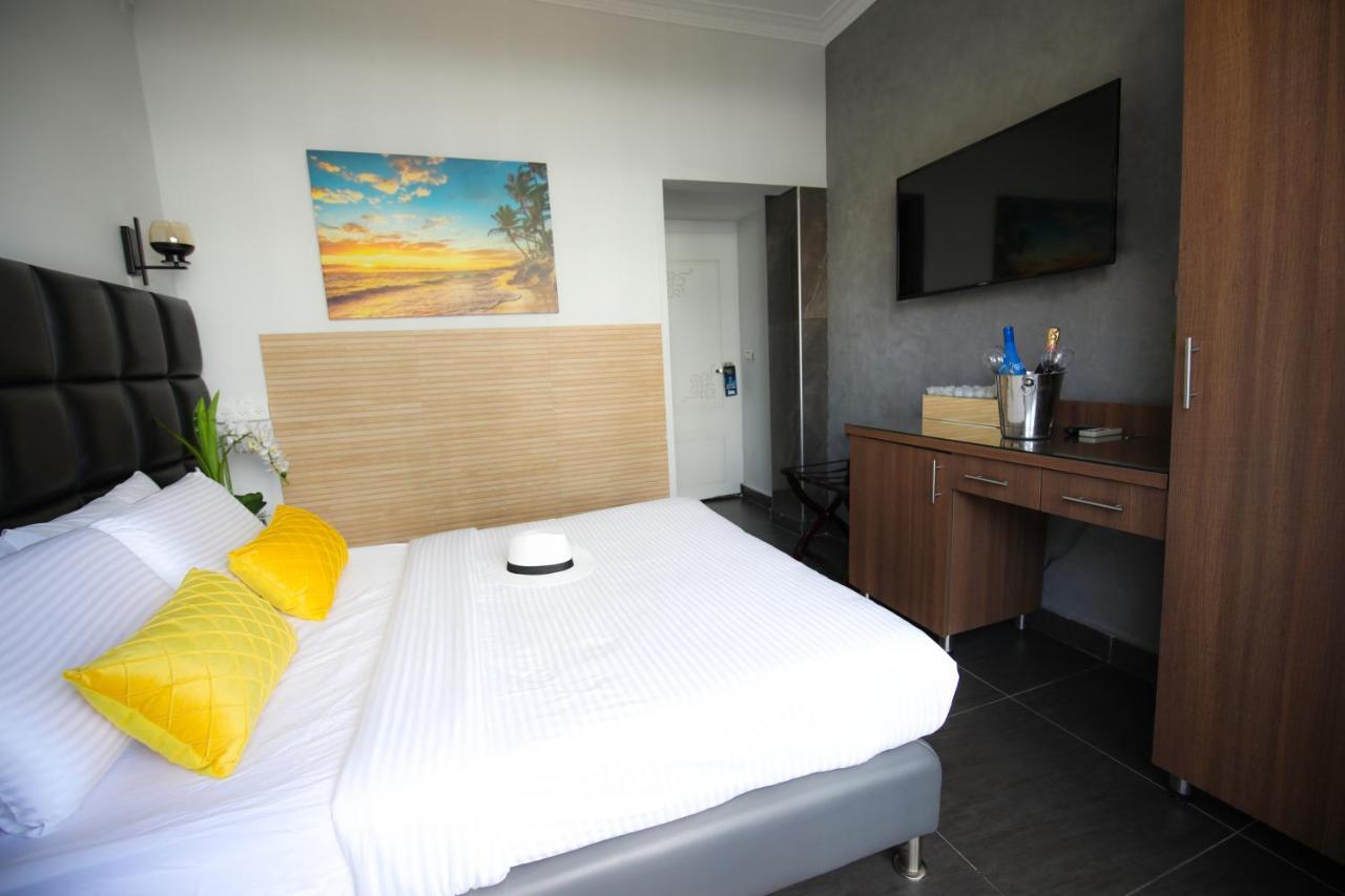 Tweepersoonskamer met Balkon en Uitzicht op Zee
