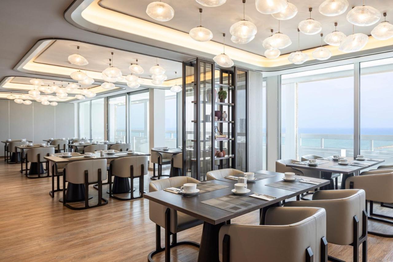 Club Queen Room Sea View Adults only or Club Lounge Access