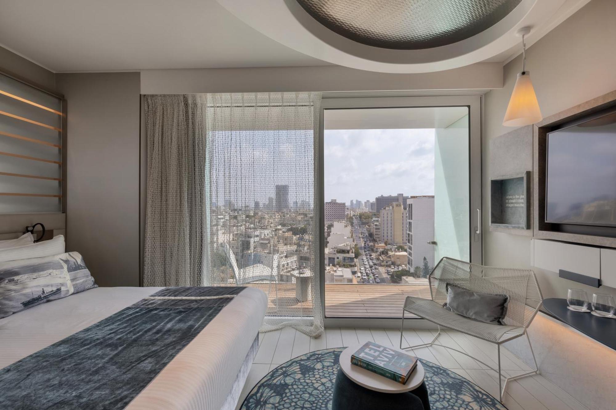 Quarto Deluxe Porto com Varanda e Vista da Cidade